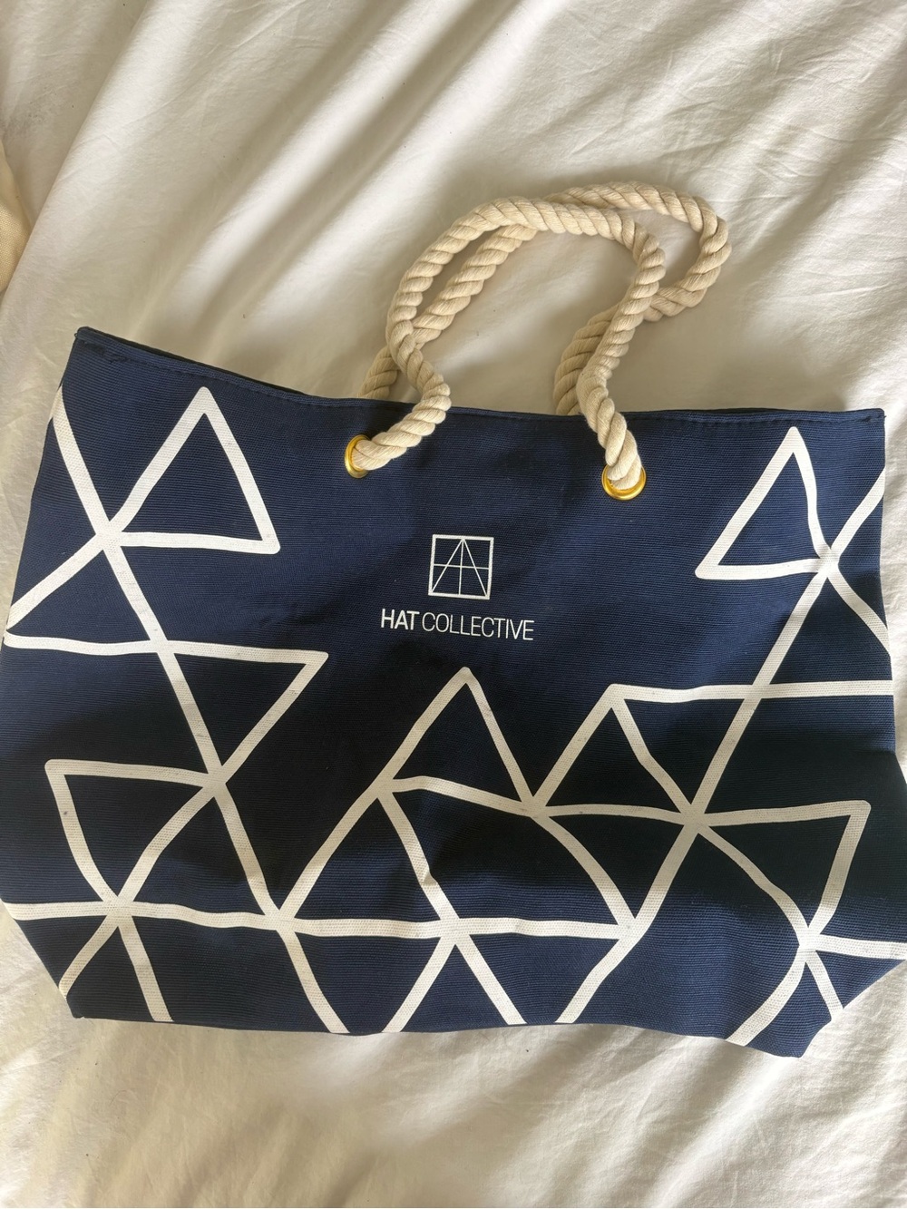 HAT COLLECTIVE Navy & White Geometric Canvas Beach Tote Bag – Like New